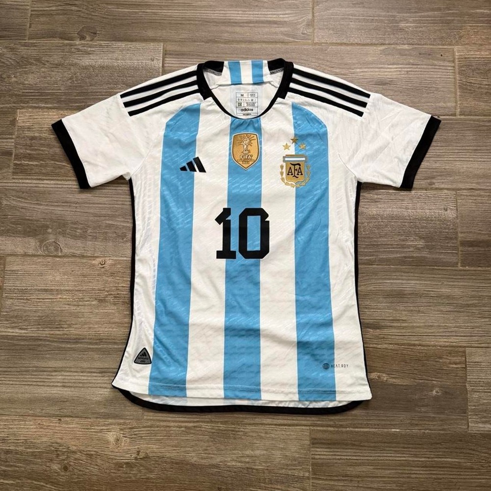 Adidas Argentina 2022 World Cup Messi jersey size M